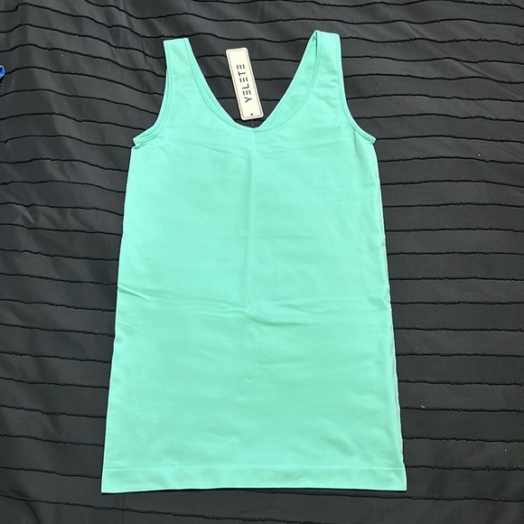 Plus Size Tank Top Duo (One Size) - Picture 3 of 7